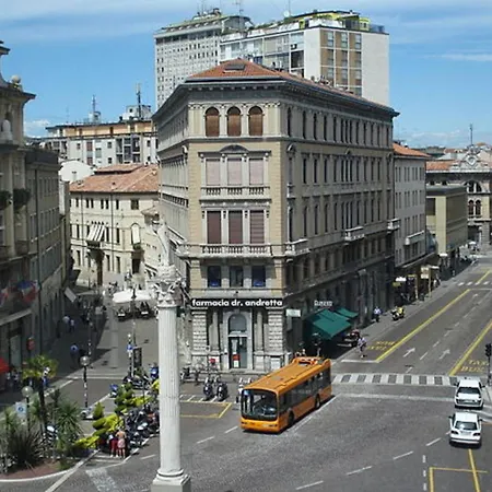 Ht - Casa Del Poeta Nel Cuore Di Apartment
